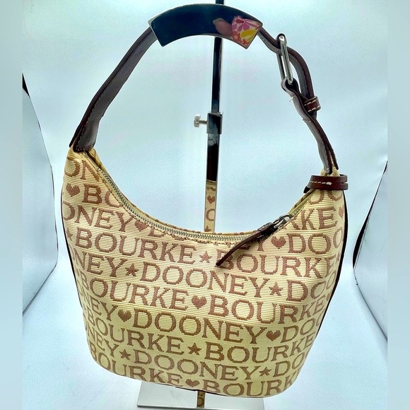 A DOONEY & BOURKE MONOGRAM PURSE OF  COATED COTTON WITH LEATHER ACCENTS. - Picture 7 of 16